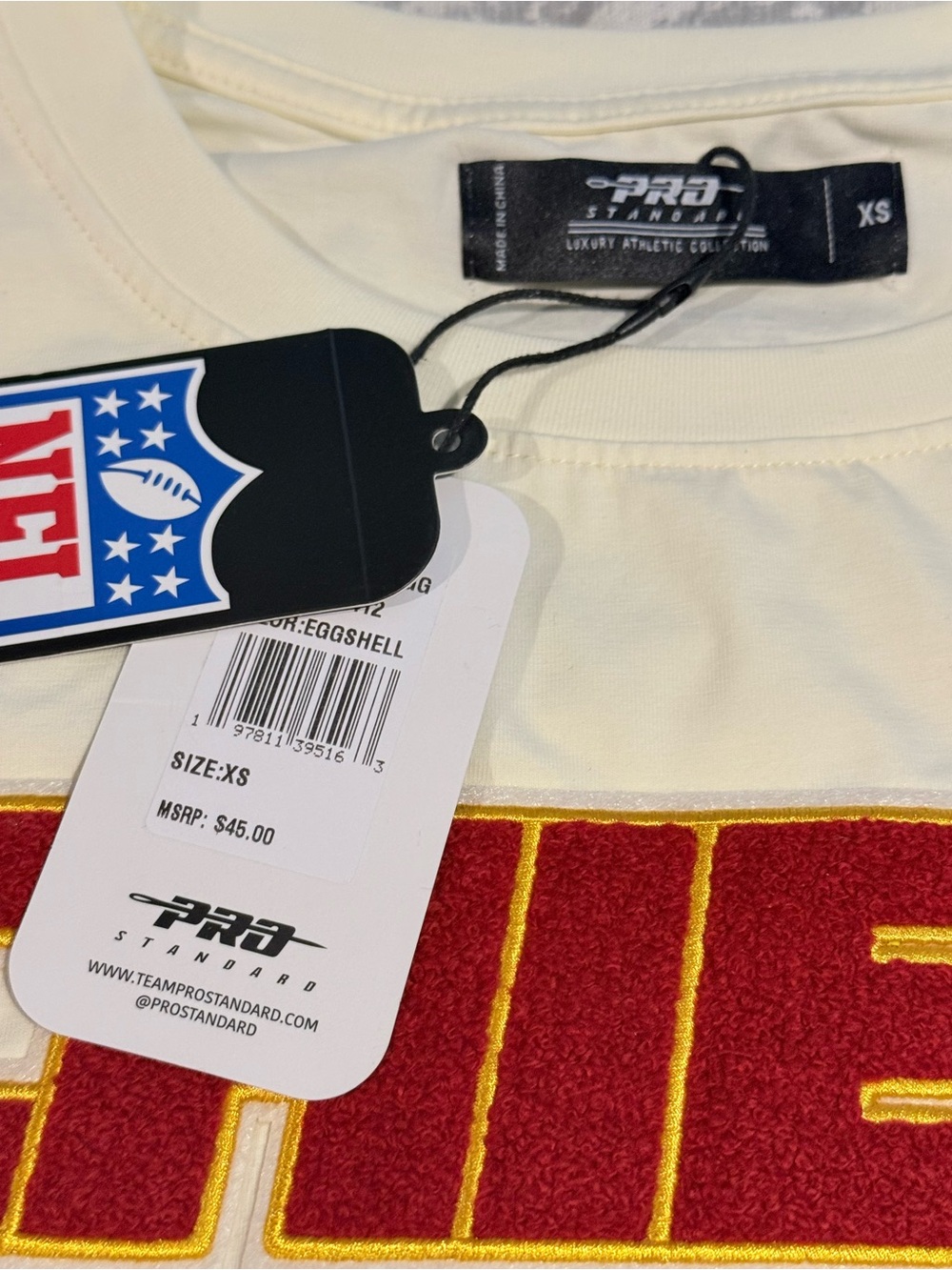 NWT Pro Standard Kansas City Chiefs Women's Retro Classic Boxy Crop T-Shirt - Picture 3 of 4
